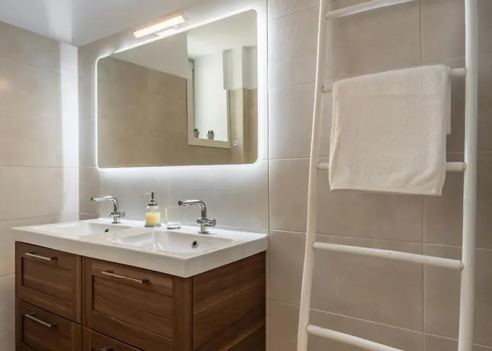 - 2br House With Amazing View - Caper